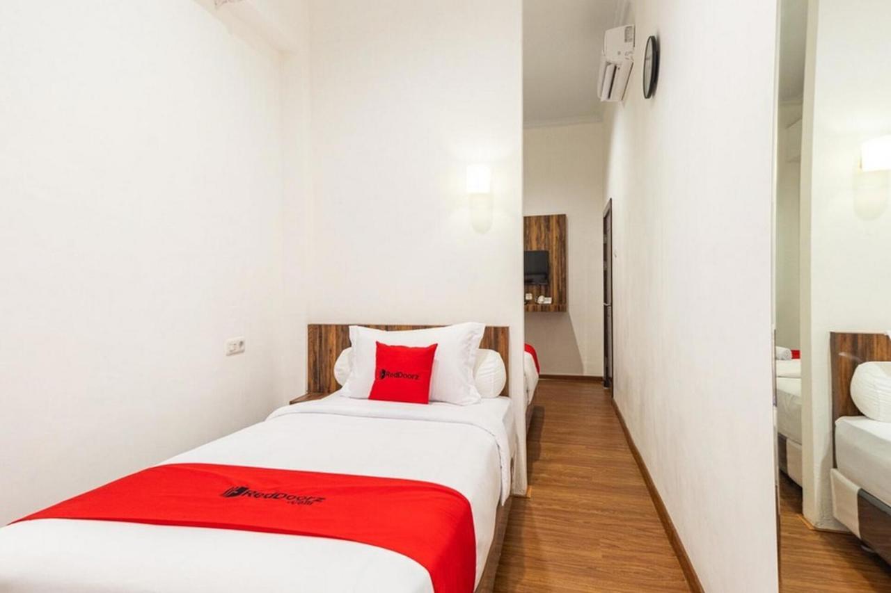 Reddoorz @ Binjai Hotel Exterior photo